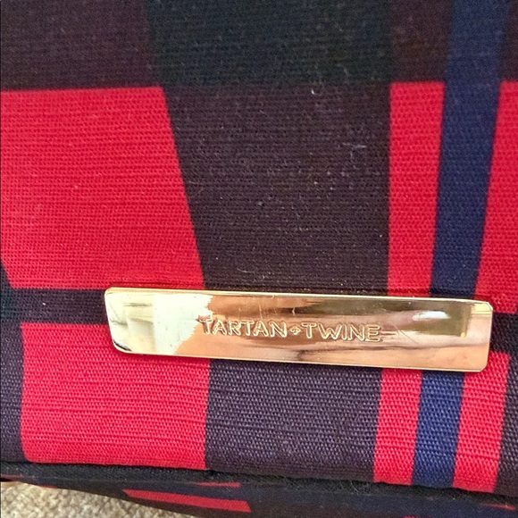 NWOT Tartan & Twine Stylish Black and Red Travel Cosmetics Bag - Picture 3 of 6